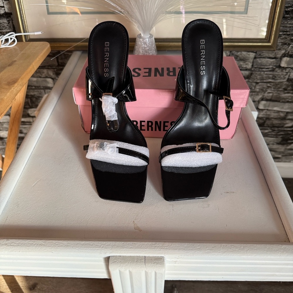 New Black Square-Toe Mid Heel Sandals with strap and buckle closure